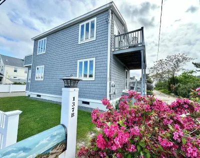 Plum Island Cottage 2 BR, walk to beach