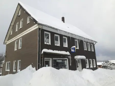 Mikes Kleine Ferienwohung Отели в г. Хоегайсс