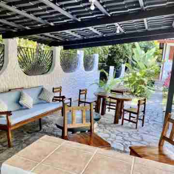 spacious and comfortable Villa with tropical charm and pool Hotel Exterior