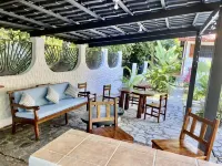 spacious and comfortable Villa with tropical charm and pool