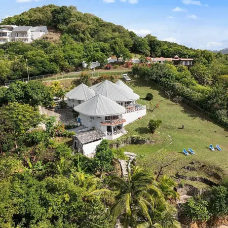 4 Bedroom, 4 bathroom Villa on the Beach