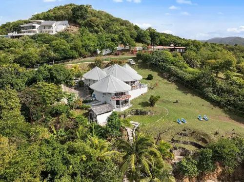 4 Bedroom, 4 bathroom Villa on the Beach