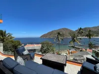 Penthouse in Yelapa, Brand New and Luxurious Casa, Sleeps 8 very comfortably