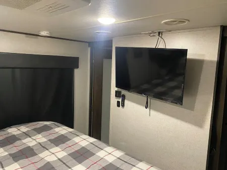 Minutes from Siesta Key Beach, Nathan Benderson Park  Pool, WiFi, & Resort Amen Отели рядом с достопримечательностью «Биг Фиш»