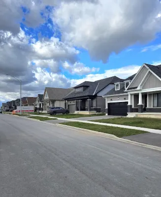 Luxury bungalow near Niagara fall (12 minutes Away)