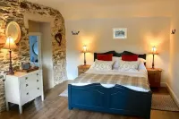 A beautiful luxury apartment 2.5 miles from Fowey - Dog friendly. Hotels in Par