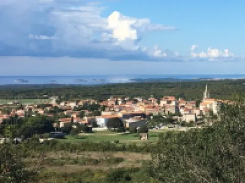 Picturesque "SONNE" vacation apartment with large pool and beautiful garden Hotels in Bale
