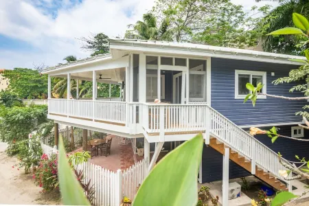 New 2 Bed 2 Bath Beach Suite in West Bay Village Roatan. New Generator