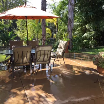 The Bamboo Lake House-3 bedroom 2 bath on private lake w/ pool and tennis court