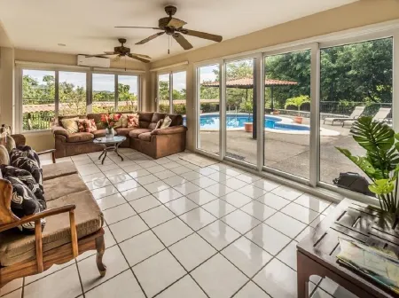 Hilltop Villa with Pool overlooking Jaco Отели рядом с достопримечательностью «Плайя Хако»