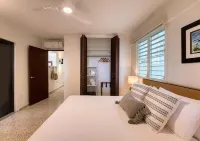 R HOUSE on Steps Beach in the Tres Palmas Marine Reserve