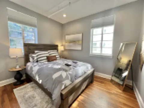 Lovely Historic downtown 2 BR