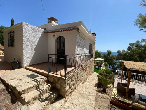 House located in front of the sea, 5 minutes from the Coveta cove.