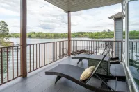 Ultimate Spacious Luxury Retreat! Boat Slip, 2 Jet Ski Slips, Kayaks, Hot Tub!