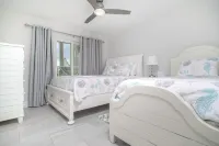 Recent Renovated Apartment in Seven Mile Beach