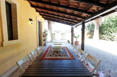 Villa with garden just 250 from the golden beaches of Playa Grande Отели в г. Шикли