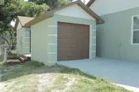 Sleeps 3...Coastal Beach Theme Studio right off I-4, close to Downtown Lakeland.