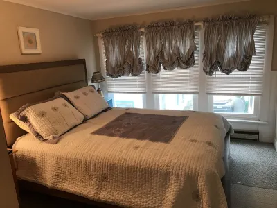 Charming, newly updated 2 Bedroom Cottage, Pet Friendly Hotels near Put-in-Bay