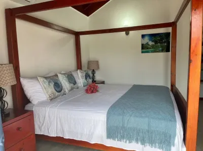Cozy Oceanview Room at Hidden Treasure Villas Hotel di 