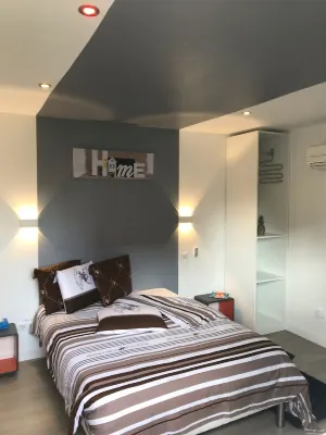 independent house Hotels near Eglise Saint-Aignan de Chartres