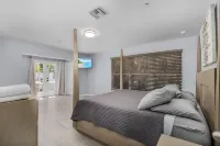 Downtown Retreat Hotels near IMAG History & Science Center