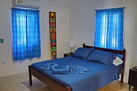 Waterfront 2 BR/ 2 bath POOL home w/ Stunning Ocean Views!! No Cleaning Fees! Отели рядом с достопримечательностью «Сплит»