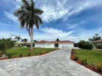 Luxury NEW HOME, 3bed-3bath, 5 beds. Fully equipped. HEATED POOL
