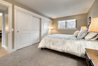 Downtown Condo - Walk to Parks, Restaurants, Nightlife, and work. Hotels near Idaho State Capitol