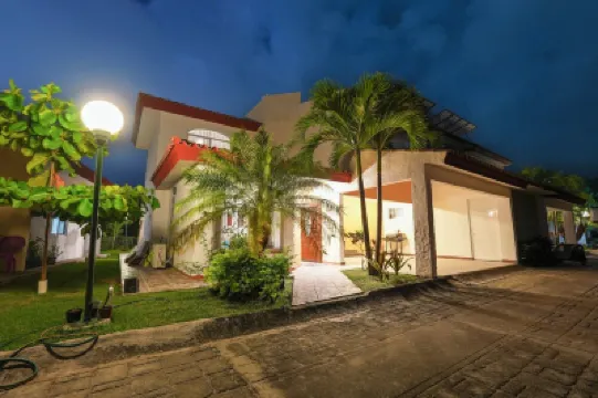 Spacious 4 bedroom house in enchanting Nuevo Vallarta with pool, nearby beach Отели в г. 