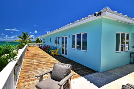Private Oceanfront, Beach, Hottub and Dock, central location