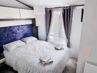 Luxury Lakeside Lodge - Fishing Lake - Pet Friendly - 5 Miles From Flamingo Land Hotels in Malton