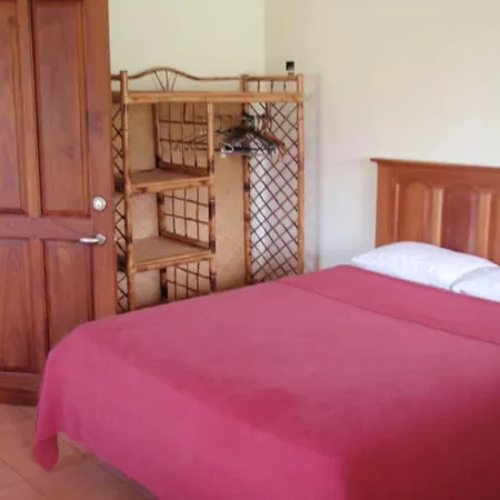 Slice Of Paradise Beach Bungalow, sleeps 2 - 5, full kitchen, 2 baths, AC, &more
