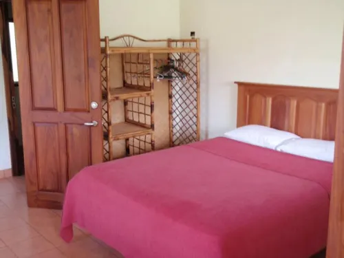 Slice Of Paradise Beach Bungalow, sleeps 2 - 5, full kitchen, 2 baths, AC, &more Hotels in Savegre