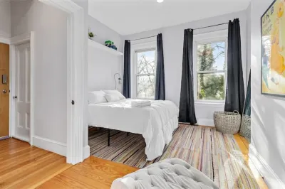 Historic Somerville Cambridge 1 Bed, Inman Square Hotels near Wellington Bridge