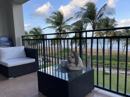 2/2 Beachfront inside Wyndham Resort, Puerto Rico Отели в г. Мамейес II