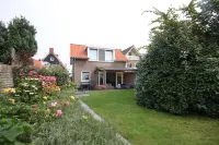 Detached house right by the beach Hotels in 