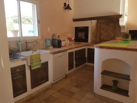 Gîte de Léa: Mas in stone near Mont ventoux, Dentelles montmirail Отели в г. 'Воклюз