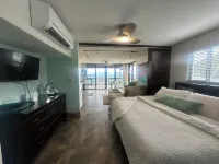 Corner Suite "Glass House on the Sea" Modern Luxury on Sapphire Beach - 4 ดาว