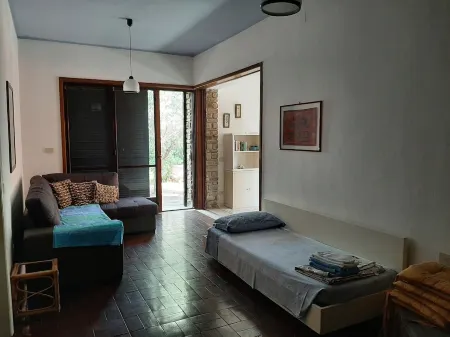 Casa Carla Castiglione della Pescaia Pineta di Roccamare private beach Отели рядом с достопримечательностью «Minimarket G.F.S»