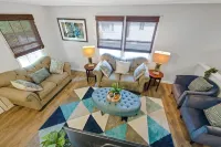 Thomas's Cozy Duplex - Centrally Located Hotels in Springfield