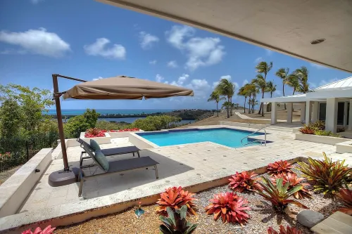 Exquisite house overlooking Caribbean ocean, 7.7 gated acres. - con encanto