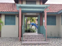 Ground Floor, Spacious 2 bedroom Ensuites, Corner Unit, Newly Remodeled.