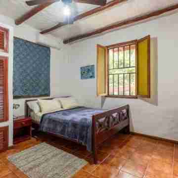 spacious and comfortable Villa with tropical charm and pool Rooms