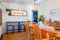 Harding Lakeside Getaway| 8 bedroom sleeps 16! Hotels in Muskegon