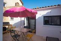 Small renovated house with terrace in the heart of St Pierre d'Oléron