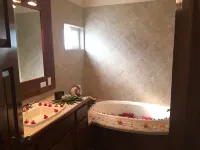 5 Star Beach Front Luxury Resort Grand Caribe 1st Floor -Kayaks & Paddleboards!