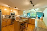 Relaxing Neighborhood Close To Trails, Parks, Lakes, Shops, Restaurants & More! Các khách sạn ở Maple Grove