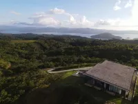 Casa Tres Vistas: Arenal Volcano & Lake Views, Hot Tub, Pool Table, Sleeps 8