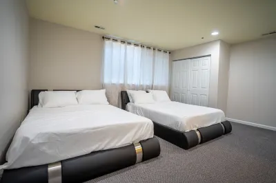 Central Modern Living Hotels near Redondo Square