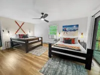 Cozy Cabin in the Woods, 3 Br/2Ba, 6 Min. from Lake, w/Hot Tub & Fire Pit!